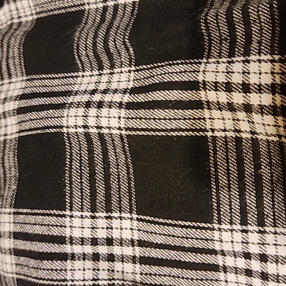 Shein Black and White Long Sleeve Plaid Button Down Flanel Shirt, Medium - Picture 4 of 6